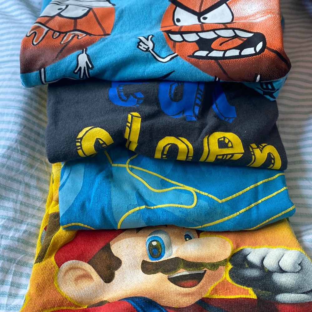 Bundle - 4 T-shirt size S ( box 5)
